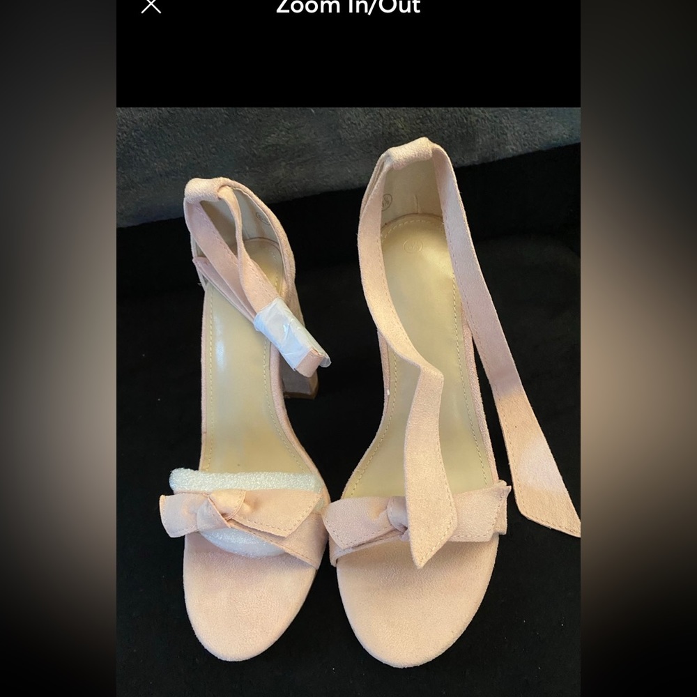 NWOT BOWKNOT ROUND TOE BLOCK HEEL